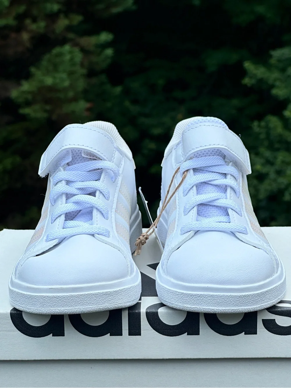 NEW Adidas Unisex Little Kids Grand Court 2.0 Low Casual Sneaker Youth 12K (12C)